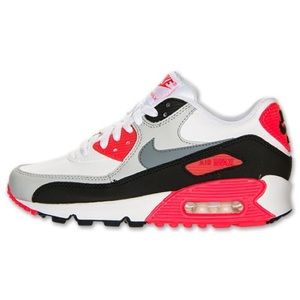 Selling Air Max's 💕