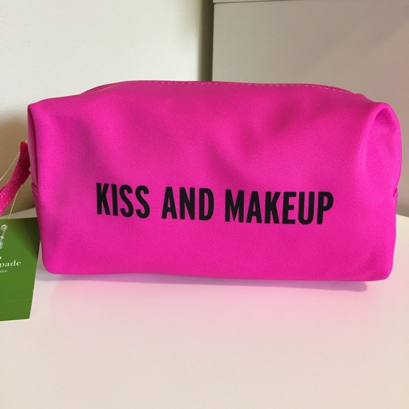 kate spade Handbags - ♠️Kate Spade Bon Voyage Medium Davie Makeup Bag♠️