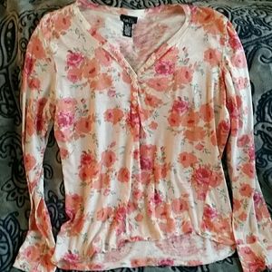 Adorable long sleeve floral patterned shirt