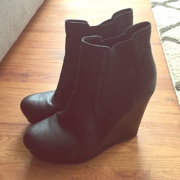 Seychelles Black Leather Wedge Booties Size 8