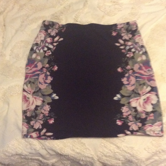 Floral print mini skirt