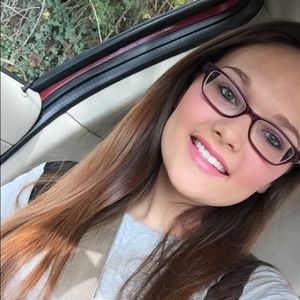 Meet your Posher, Latina