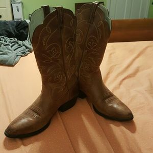 Scalloped Ariat Boots