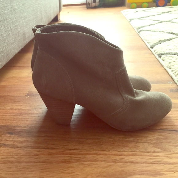 Steve Madden Philip Bootie Taupe 7.5