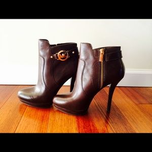 Micheal Kors Wyatt Logo Leather Ankle Boot