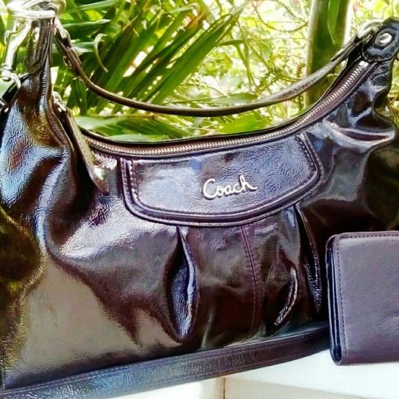 Coach Handbags - Stunning Coach and wallet set