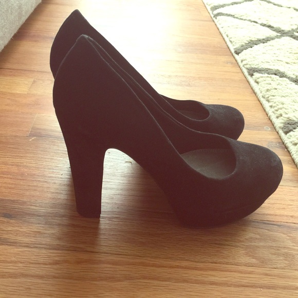 Gianni Bini Black Suede Pumps 7.5