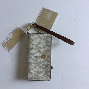NWT MICHAEL KORS VANILLA MULTI FUNCTION PHONE CASE