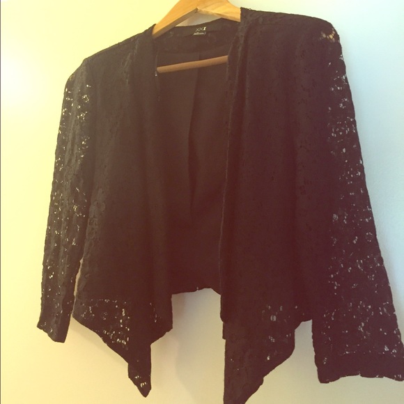 Black cropped blazer