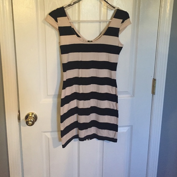 Cream and black stripe dress - Picture 2 of 2
