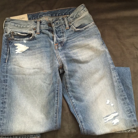 New! Men's Abercrombie & Fitch Jeans size 28x32.