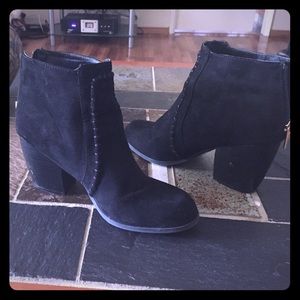Super cute suede black booties