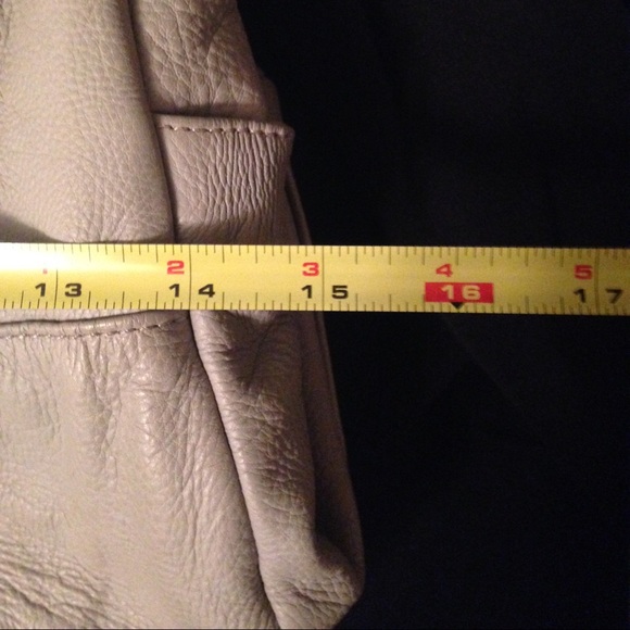 🌈 4/$15🌈 Kenneth Cole gray leather bag - Picture 2 of 4