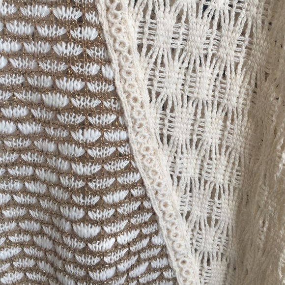 Hem and Thread Crochet Top - Picture 2 of 4