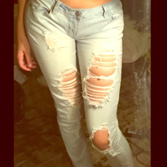 Encore distressed skinny jeans👌