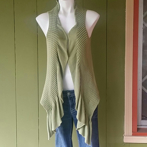 Adorable green Sweater