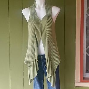 Adorable green Sweater