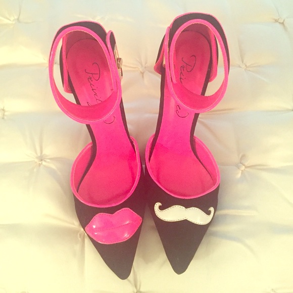 Privileged "Marry Me" velvet pumps