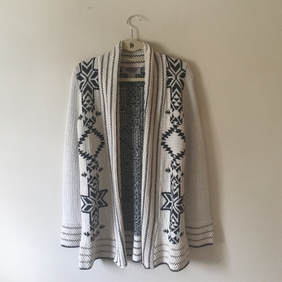 Urban outfitters sweater size small