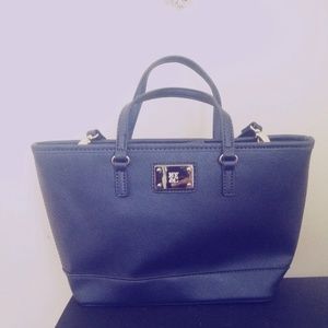 ✨Navy Blue New York & Company Purse ✨