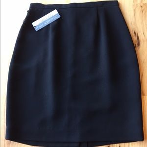 Petite sophisticate black fitted skirt