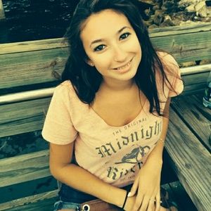 Meet your Posher, Danielle