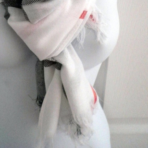 Trendy Scarf - Picture 3 of 4