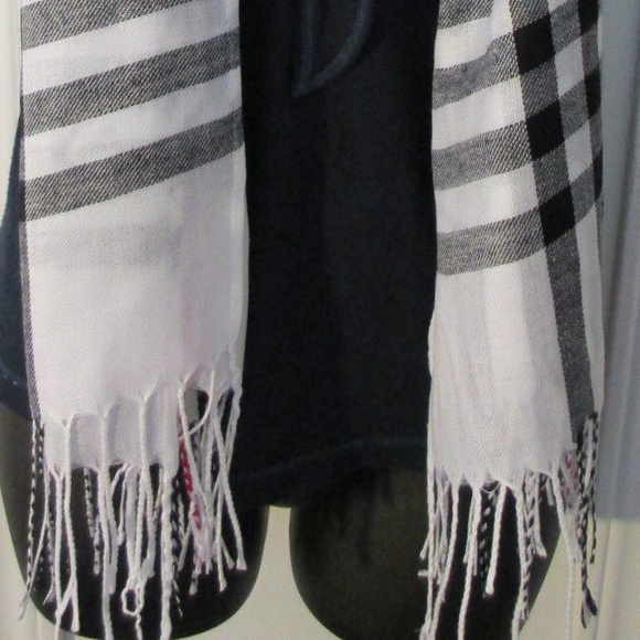 Trendy Scarf - Picture 4 of 4