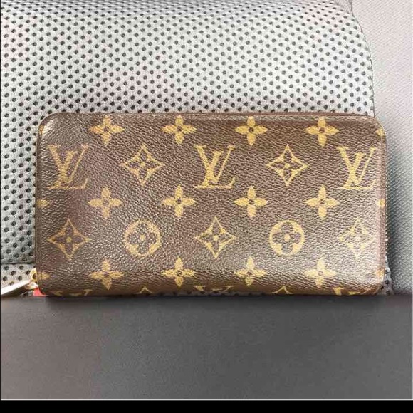🚫SOLD🚫 Louis Vuitton zippy wallet