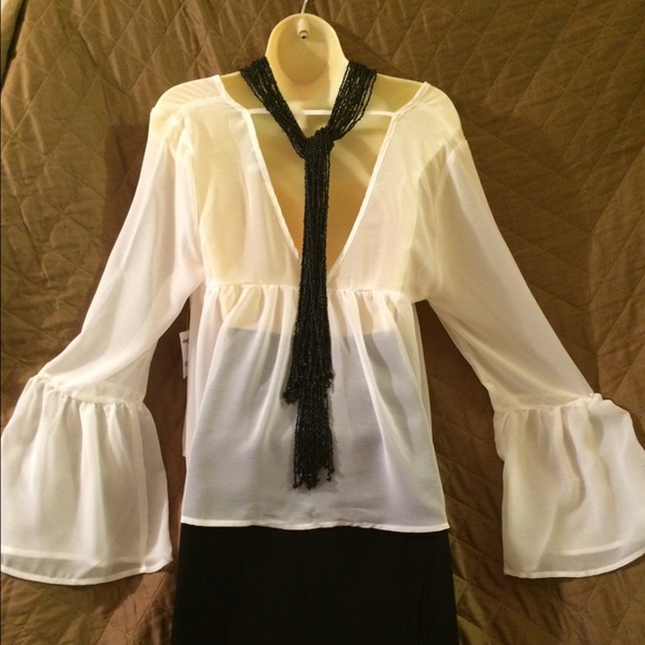 CHARLOTTE RUSSE Fluttery, Open Back Top - Picture 2 of 4