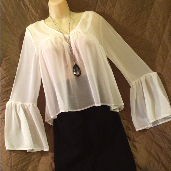 CHARLOTTE RUSSE Fluttery, Open Back Top - Picture 3 of 4