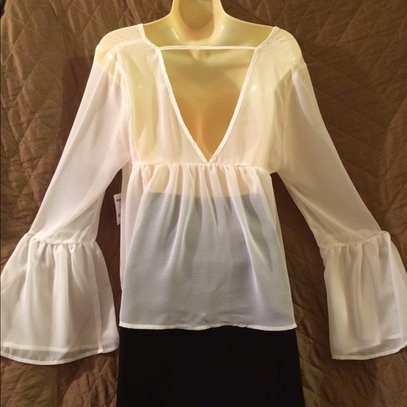 CHARLOTTE RUSSE Fluttery, Open Back Top - Picture 4 of 4