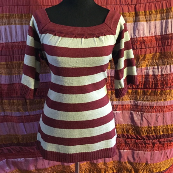 says size small but can fit size large maybe XL