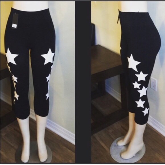 Pants - ✴️🆕️Black Leggings With Stars🆕✴️