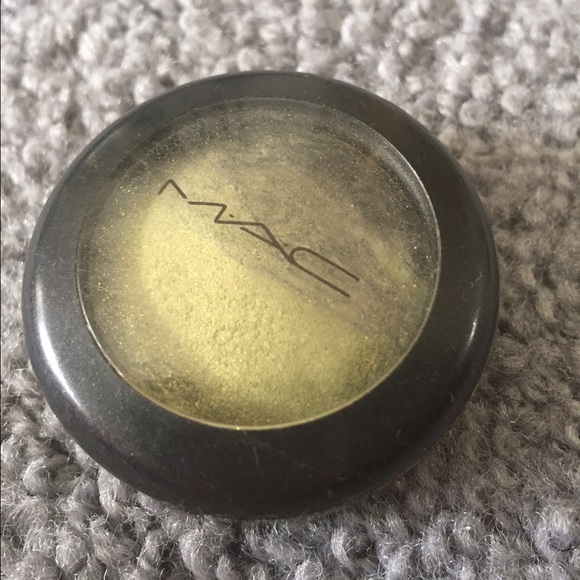 MAC Mineralized eyeshadow in Fresh Green Mix