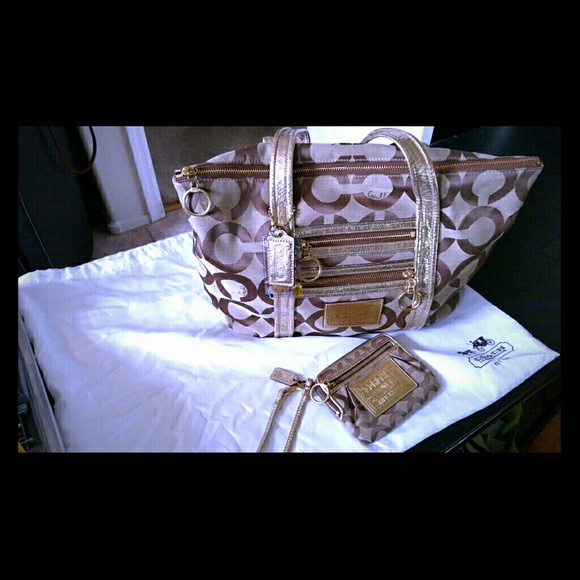 Coach Poppy Art Glam Shoulder tote & wristlet set