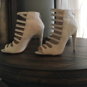 Straight mid boot heals