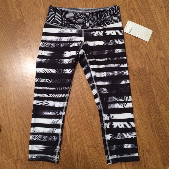 Brand new! Lululemon Wunder Under Crop