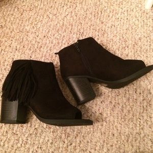 Open toe black booties