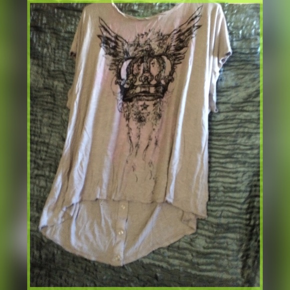 Rock & Republic Crown SnapBack Scoopneck  Tee 3X
