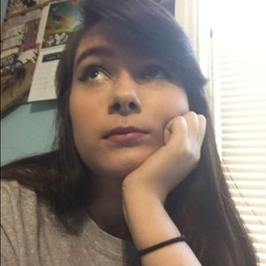 Meet your Posher, Adrienne