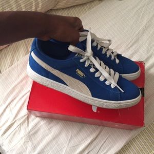 Suede blue Pumas size 7Y
