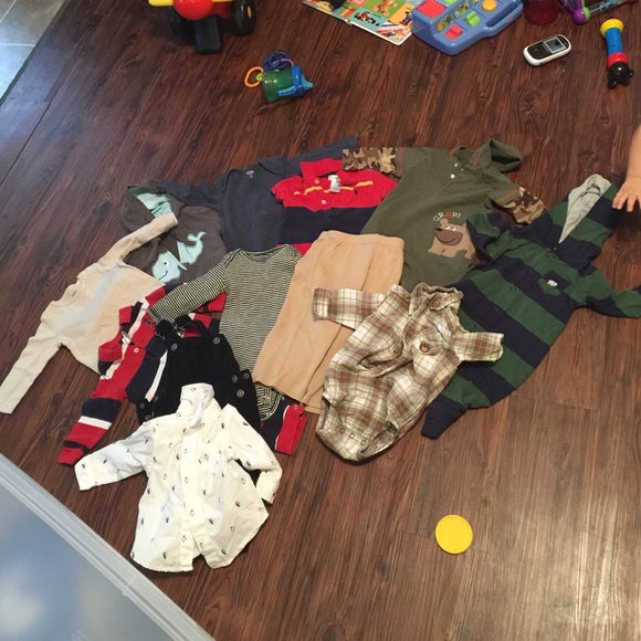 Boy. Size 6 months, their is 12 pieces of outfit