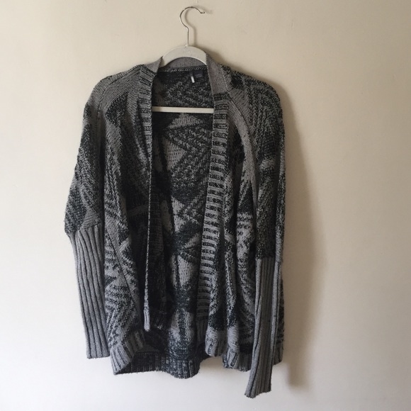 Urban outfitters sweater size medium