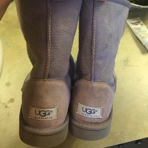 Women's size 7. Light purple uggs.