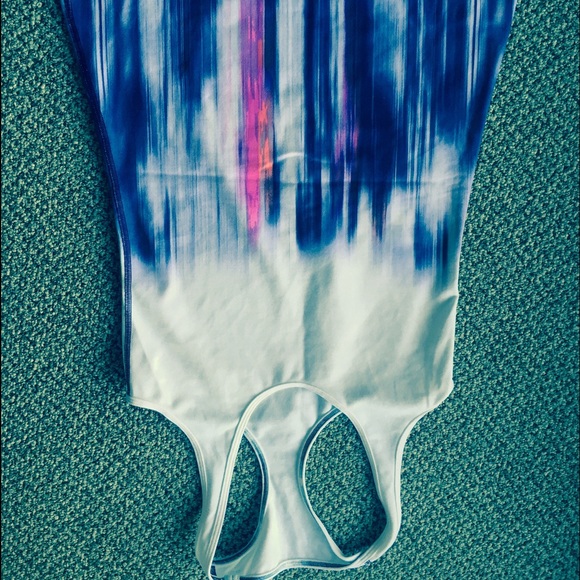 Long razorback Lululemon tank