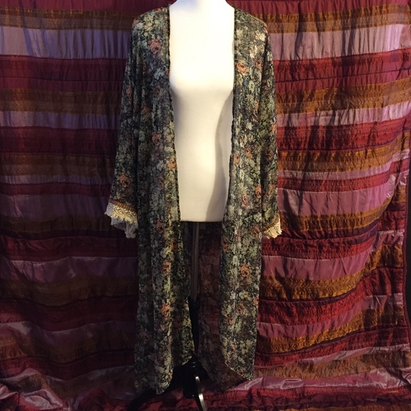 Super cute kimono never worn