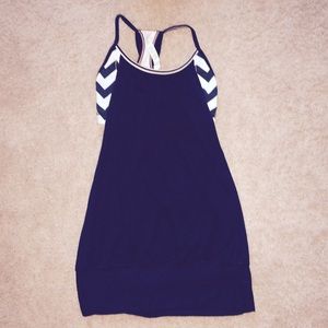 Lululemon Tank w/ built in bra. Size 6