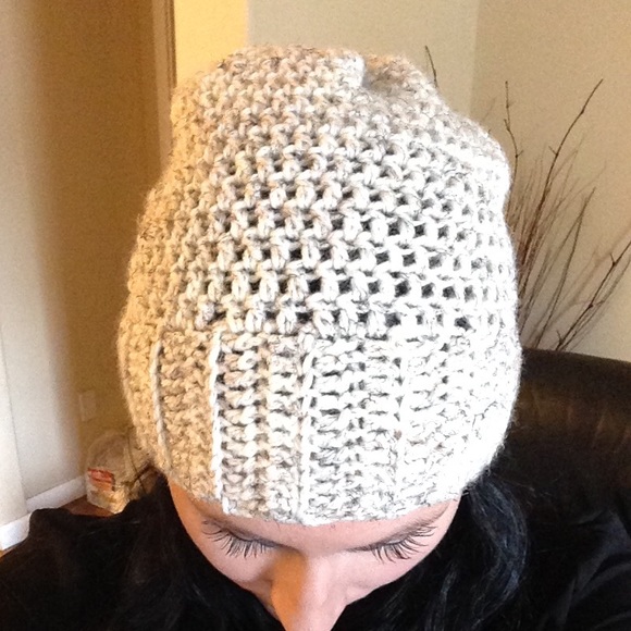 Oatmeal colored Beanie - Picture 3 of 3