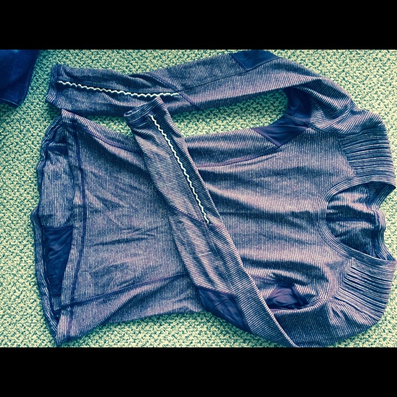 Lululemon stripe run shirt